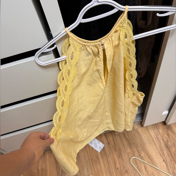 Yellow Kendall and Kylie tank top - Picture 2 of 3